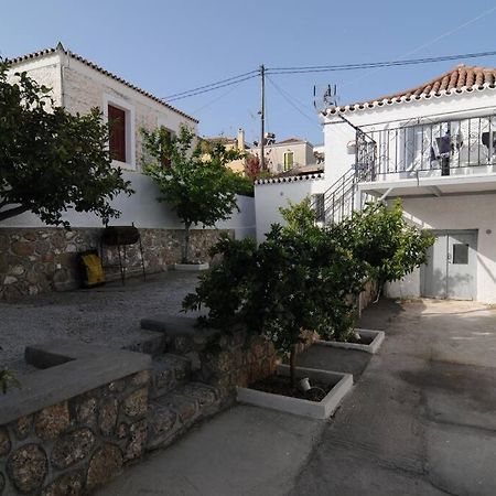 Lovely Quiet House With Garden Spetses Town Exterior photo