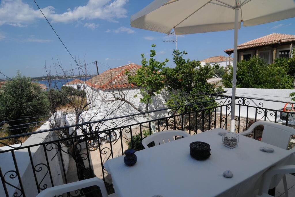 Lovely Quiet House With Garden Spetses Town Exterior photo